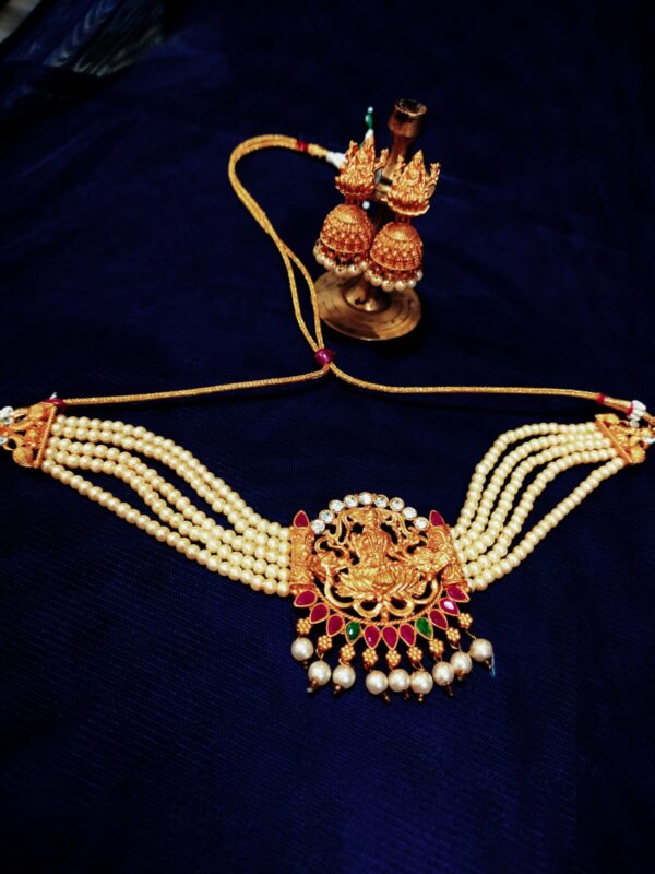 Laxmi choker