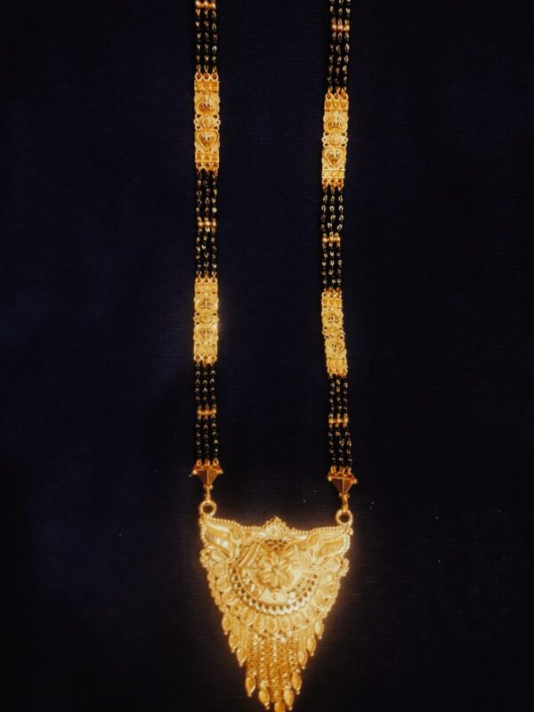 Golden pendant Mangalsutra